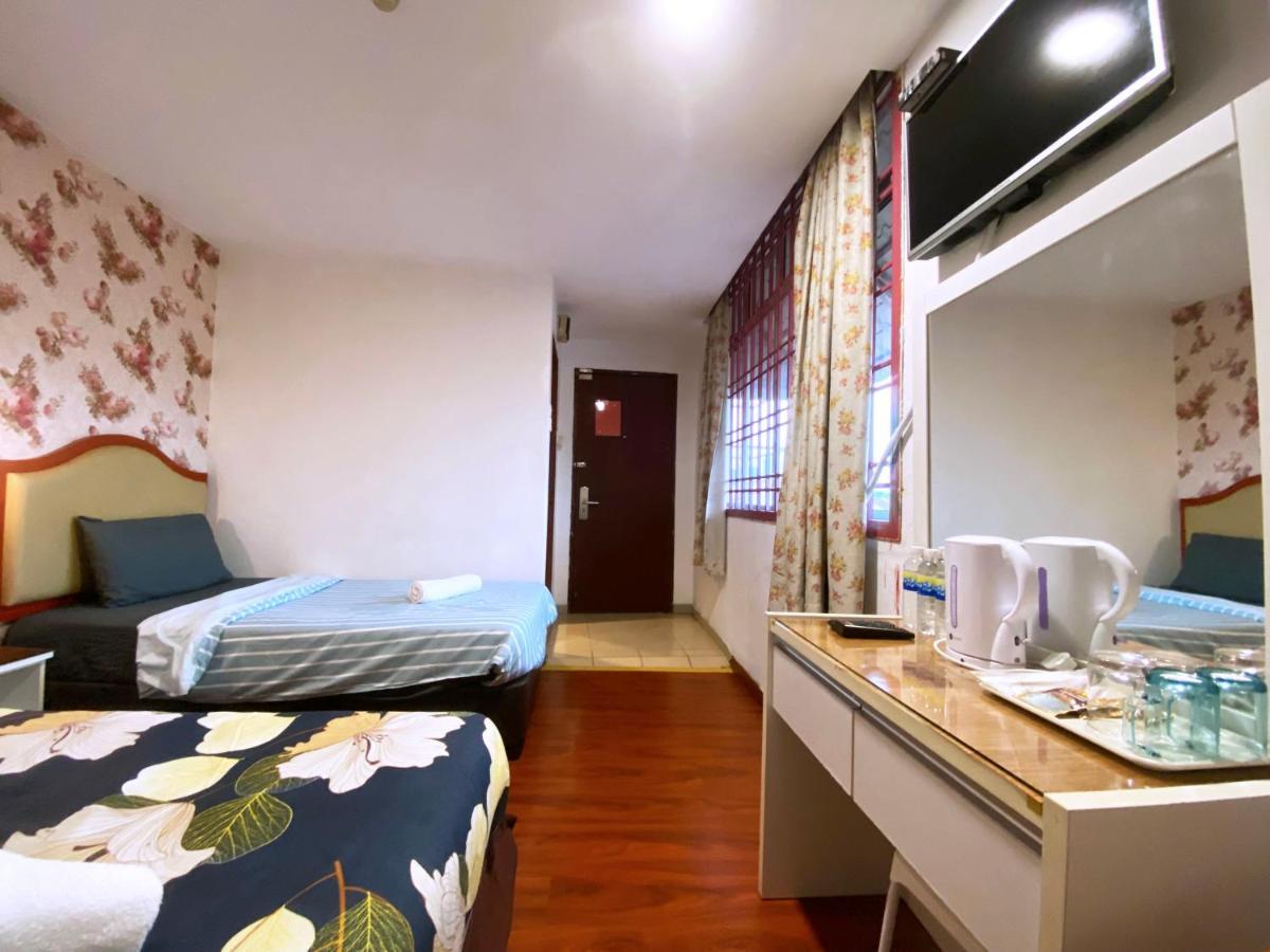 Mr Hotel Nusa Bestari Skudai Exterior foto