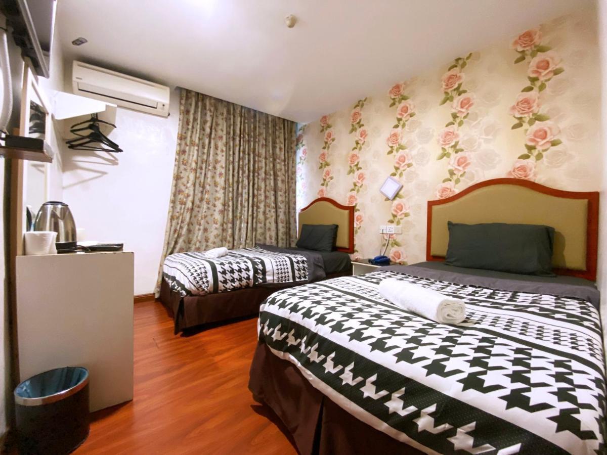 Mr Hotel Nusa Bestari Skudai Exterior foto